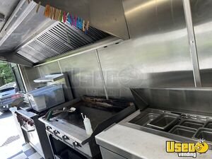 2003 Utilimaster All-purpose Food Truck Awning Pennsylvania Gas Engine for Sale