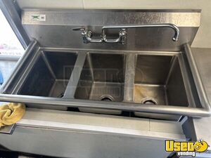 2003 Utilimaster All-purpose Food Truck Electrical Outlets Pennsylvania Gas Engine for Sale