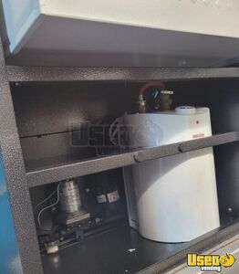2003 Utilimaster Pet Grooming Truck Pet Care / Veterinary Truck Diamond Plated Aluminum Flooring Florida Gas Engine for Sale