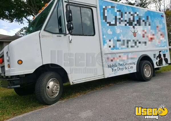 2003 Utilimaster Pet Grooming Truck Pet Care / Veterinary Truck Florida Gas Engine for Sale