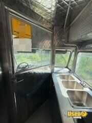 2003 Workhorse All-purpose Food Truck Electrical Outlets Pennsylvania Gas Engine for Sale