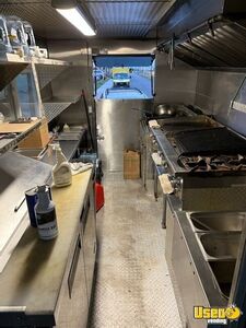 2003 Workhorse Kitchen Food Truck All-purpose Food Truck Diamond Plated Aluminum Flooring Virginia Diesel Engine for Sale