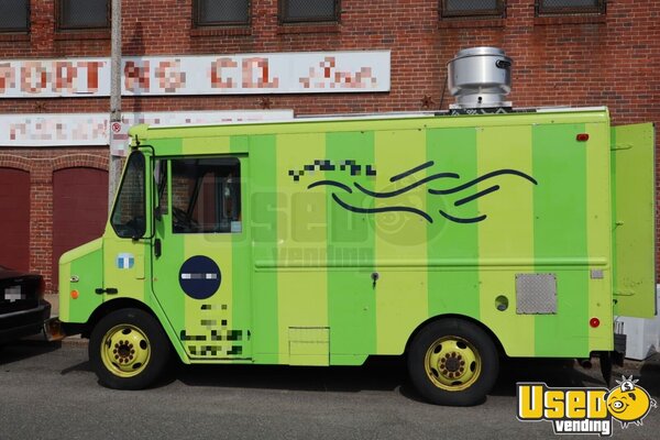 2003 Workhorse Kitchen Food Truck All-purpose Food Truck New Hampshire Gas Engine for Sale
