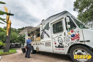 2003 Workhorse Step Van Kitchen Food Truck All-purpose Food Truck Concession Window Texas Gas Engine for Sale