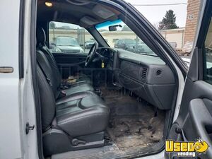 2004 2500 Hd Lunch Serving Food Truck Oven New York Gas Engine for Sale
