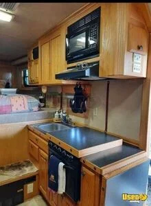 2004 3 Horse Living Quarters 3-horse Lq Trailer Air Conditioners Texas for Sale
