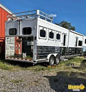 2004 Sundowner Sierra 727 3 Horse Slant Living Quarters Trailer for Sale in New Mexico!