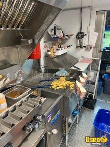 2004 45 Kitchen Food Truck All-purpose Food Truck Diamond Plated Aluminum Flooring New Jersey Diesel Engine for Sale