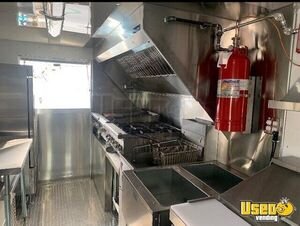 2004 45 Kitchen Food Truck All-purpose Food Truck Stainless Steel Wall Covers New Jersey Diesel Engine for Sale