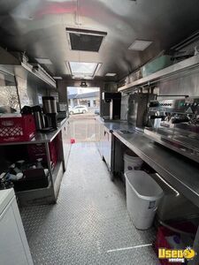 2004 Box Truck Coffee & Beverage Truck Diamond Plated Aluminum Flooring Tennessee Diesel Engine for Sale