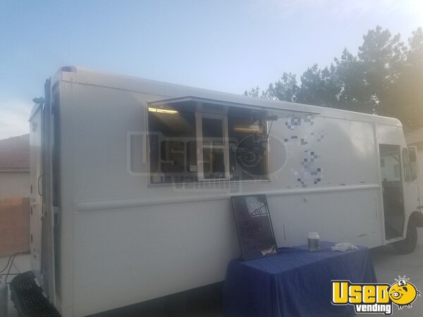 2004 Box Truck Diesel Truck Stepvan Kitchen Food Truck All-purpose Food Truck Nevada for Sale