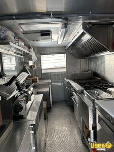 2004 Chassi All-purpose Food Truck Diamond Plated Aluminum Flooring South Carolina Diesel Engine for Sale