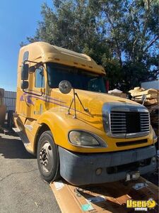 2004 Columbia Freightliner Semi Truck California for Sale