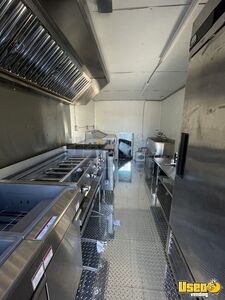 2004 E350 Kitchen Food Truck All-purpose Food Truck Upright Freezer Tennessee Gas Engine for Sale
