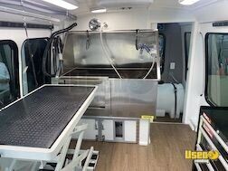 2004 E350 Pet Grooming Truck Pet Care / Veterinary Truck Electrical Outlets Texas Gas Engine for Sale