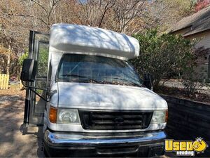 2004 E350 Super Duty Passenger Xlt Pet Care / Veterinary Truck Air Conditioning Georgia Gas Engine for Sale
