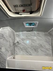 2004 E350 Super Duty Passenger Xlt Pet Care / Veterinary Truck Fresh Water Tank Georgia Gas Engine for Sale