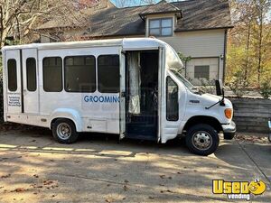 2004 E350 Super Duty Passenger Xlt Pet Care / Veterinary Truck Georgia Gas Engine for Sale