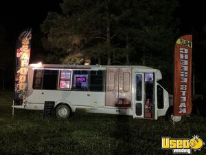 2004 E450 Kitchen Food Truck All-purpose Food Truck Air Conditioning Louisiana Gas Engine for Sale
