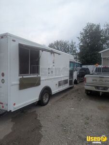 2004 E450 Step Side All-purpose Food Truck Stainless Steel Wall Covers Northwest Territories Gas Engine for Sale