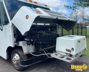 2004 Econoline Food Truck All-purpose Food Truck Electrical Outlets Pennsylvania Gas Engine for Sale