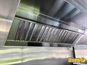 2004 Food Truck All-purpose Food Truck Diamond Plated Aluminum Flooring Florida Diesel Engine for Sale