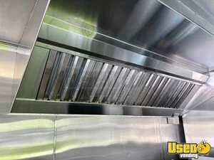 2004 Food Truck All-purpose Food Truck Diamond Plated Aluminum Flooring Florida Diesel Engine for Sale