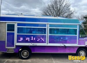 2004 Food Truck All-purpose Food Truck Diamond Plated Aluminum Flooring New Jersey for Sale