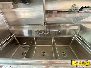 2004 Food Truck All-purpose Food Truck Upright Freezer Florida Diesel Engine for Sale