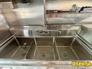 2004 Food Truck All-purpose Food Truck Upright Freezer Florida Diesel Engine for Sale
