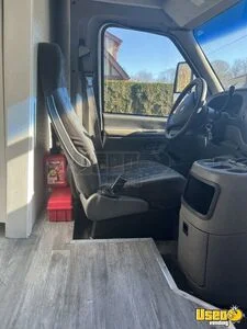 2004 Ford Heavy Duty Mobile Hair & Nail Salon Truck Bathroom New York Diesel Engine for Sale