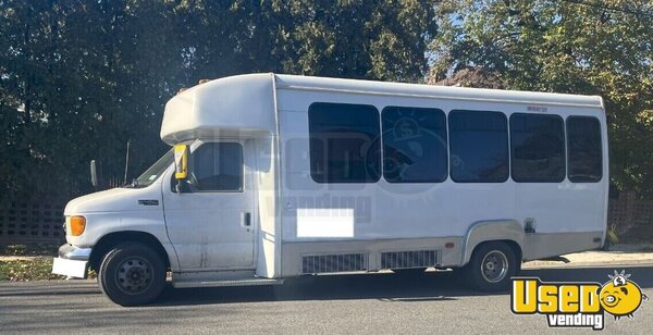 2004 Ford Heavy Duty Mobile Hair & Nail Salon Truck New York Diesel Engine for Sale