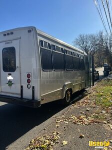 2004 Ford Heavy Duty Mobile Hair & Nail Salon Truck Stainless Steel Wall Covers New York Diesel Engine for Sale