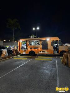 2004 Ft 11000 All-purpose Food Truck Diamond Plated Aluminum Flooring Florida Gas Engine for Sale