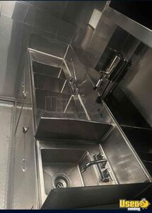 2004 G3500 Kitchen Food Truck All-purpose Food Truck Diamond Plated Aluminum Flooring California Gas Engine for Sale