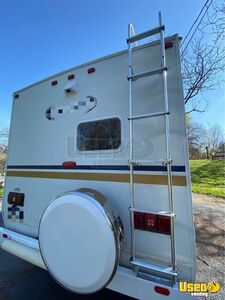 2004 Jayco Mobile Hair Salon Mobile Hair & Nail Salon Truck Cabinets Pennsylvania Gas Engine for Sale