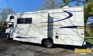 2004 - 32' Ford Jayco Mobile Hair Salon Truck with Bathroom for Sale in Pennsylvania!