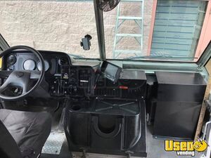 2004 Kitchen Food Truck All-purpose Food Truck Refrigerator South Carolina Diesel Engine for Sale