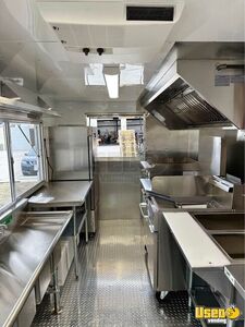 2004 Kitchen Food Truck All-purpose Food Truck Shore Power Cord Texas Diesel Engine for Sale