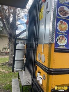 2004 Kitchen Food Truck All-purpose Food Truck Surveillance Cameras Texas Diesel Engine for Sale