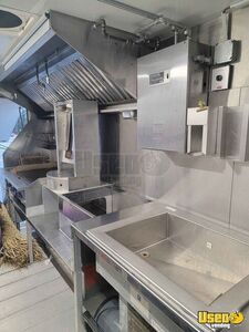 2004 Kitchen Food Truck All-purpose Food Truck Vertical Broiler South Carolina Diesel Engine for Sale