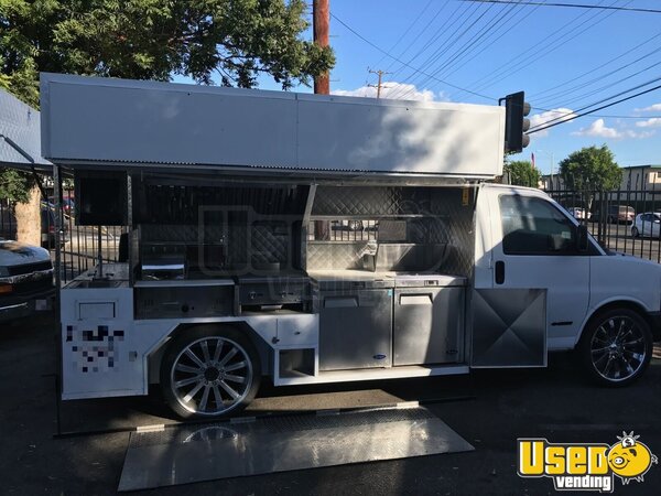 2004 Lunch Serving Food Truck California Gas Engine for Sale