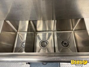 2004 M-line All-purpose Food Truck Refrigerator South Carolina Diesel Engine for Sale