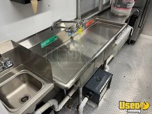 2004 M-line All-purpose Food Truck Upright Freezer South Carolina Diesel Engine for Sale