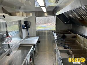2004 Mt 45 All-purpose Food Truck Stainless Steel Wall Covers Pennsylvania Diesel Engine for Sale
