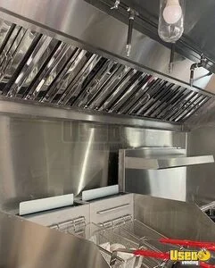 2004 Mt35 All-purpose Food Truck Diamond Plated Aluminum Flooring Florida Diesel Engine for Sale
