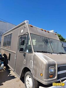 2004 Mt35 Step Van Kitchen Food Truck All-purpose Food Truck Stainless Steel Wall Covers California Diesel Engine for Sale