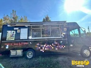 Low Mileage - 2004 28' Freightliner MT45 Chassis Diesel Food Truck with Bathroom for Sale in British Columbia!