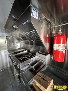 2004 Mt45 All-purpose Food Truck Diamond Plated Aluminum Flooring New Jersey Diesel Engine for Sale