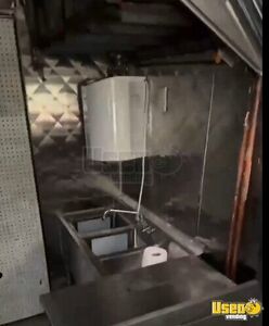 2004 Mt45 All-purpose Food Truck Diamond Plated Aluminum Flooring New York Diesel Engine for Sale